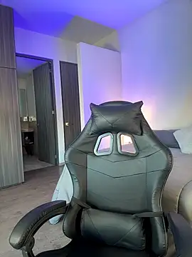 SophieRaily  online show from 11-04-25, 10:13