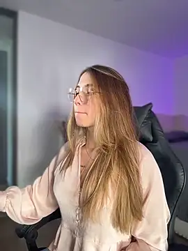 Snapshot of SophieRaily_ chatting on 02-10-26, 08:41 SophieRaily online show from 02-10-26, 08:41