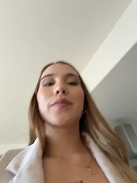 SophieRaily  online show from 01-07-26, 08:36