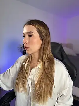 Snapshot of SophieRaily_ chatting on 03-02-26, 10:06 SophieRaily online show from 03-02-26, 10:06