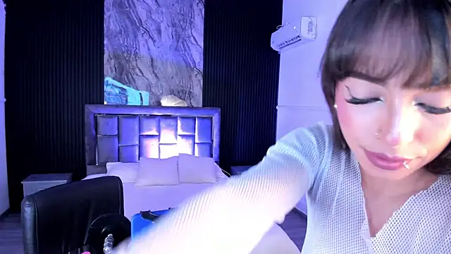 MiiaaMoonroee online show from 11-13-25, 09:08