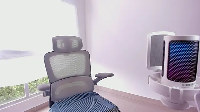 Snapshot of Sakito_Tokio chatting on 12-15-25, 08:25 Sakito Tokio online show from 12-15-25, 08:25