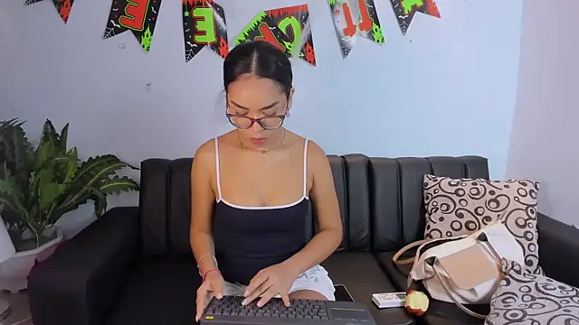 Mia petite01 online show from 10-11-25, 10:22