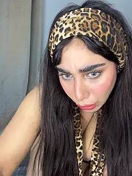 Snapshot of Meryem_Queen chatting on 04-22-26, 10:27 Meryem Queen online show from 04-22-26, 10:27