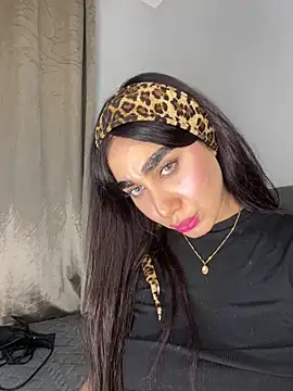 Snapshot of Meryem_Queen chatting on 05-21-26, 01:25 Meryem Queen online show from 05-21-26, 01:25