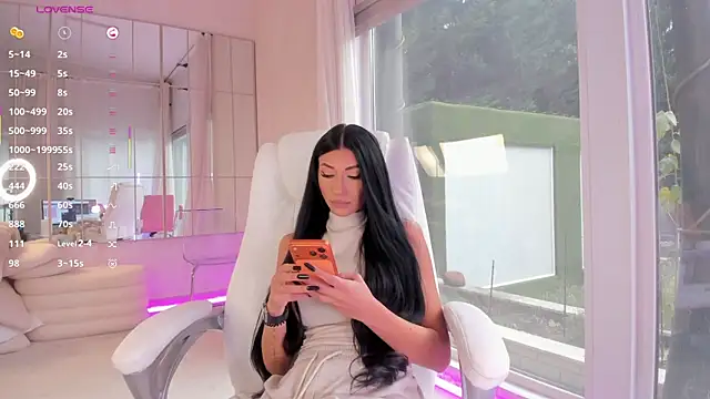 missdiamond  online show from 12-18-25, 07:46