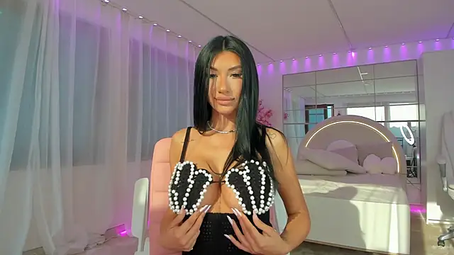 Snapshot of missdiamond_ chatting on 06-21-26, 04:40 missdiamond online show from 06-21-26, 04:40