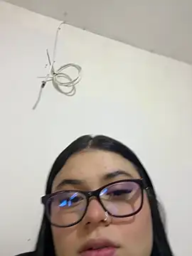 Snapshot of alissonfernandez_ chatting on 05-05-26, 10:57 alissonfernandez online show from 05-05-26, 10:57