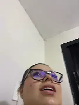 Snapshot of alissonfernandez_ chatting on 05-27-26, 08:16 alissonfernandez online show from 05-27-26, 08:16