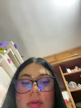 Snapshot of alissonfernandez_ chatting on 01-17-26, 10:35 alissonfernandez online show from 01-17-26, 10:35