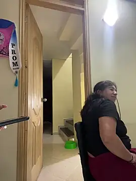 alissonfernandez  online show from 12-04-25, 01:04