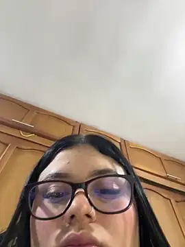 alissonfernandez  online show from 11-02-25, 12:37