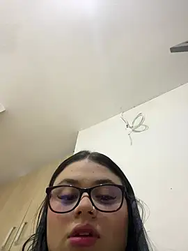 Snapshot of alissonfernandez_ chatting on 04-22-26, 11:06 alissonfernandez online show from 04-22-26, 11:06