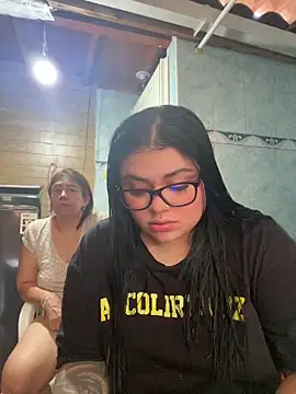 Snapshot of alissonfernandez_ chatting on 02-20-26, 10:33 alissonfernandez online show from 02-20-26, 10:33