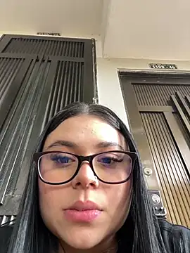 Snapshot of alissonfernandez_ chatting on 05-18-26, 08:35 alissonfernandez online show from 05-18-26, 08:35