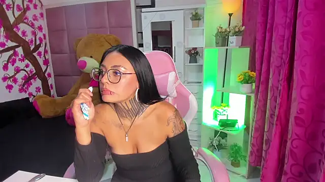 Snapshot of Lovely_celeste chatting on 05-20-26, 02:14 Lovely celeste online show from 05-20-26, 02:14