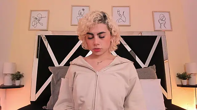 Snapshot of marian_pinzon chatting on 09-19-25, 02:37 marian pinzon online show from 09-19-25, 02:37