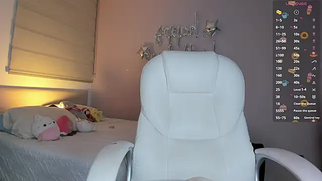 Snapshot of Ninamirley chatting on 12-22-25, 11:05 Ninamirley online show from 12-22-25, 11:05