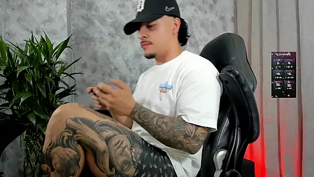 boyc022  online show from 12-23-25, 12:43