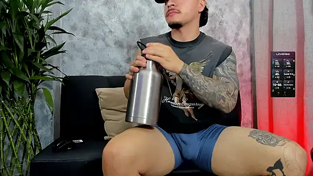 boyc022  online show from 12-18-25, 10:24