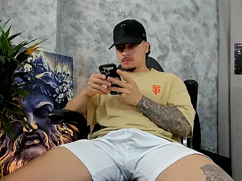 boyc022  online show from 11-11-25, 11:38