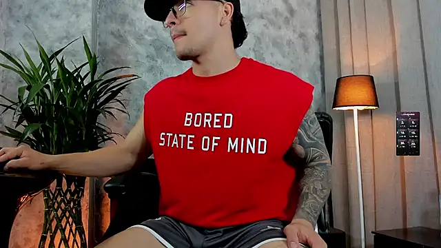 boyc022  online show from 09-25-25, 10:38