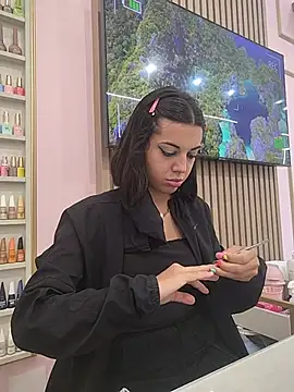Snapshot of isabella048 chatting on 02-10-26, 01:43 isabella048 online show from 02-10-26, 01:43