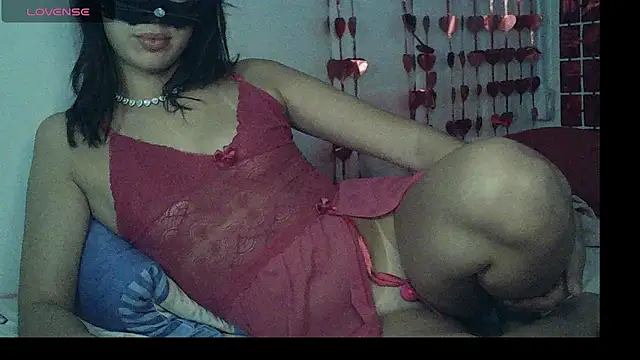 Snapshot of isabella048 chatting on 11-29-25, 12:00 isabella048 online show from 11-29-25, 12:00