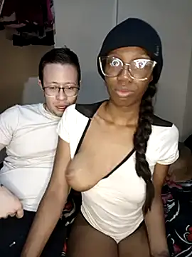 Snapshot of Ashanti_and__alejo chatting on 03-09-25, 12:00 Ashanti and alejo online show from 03-09-25, 12:00