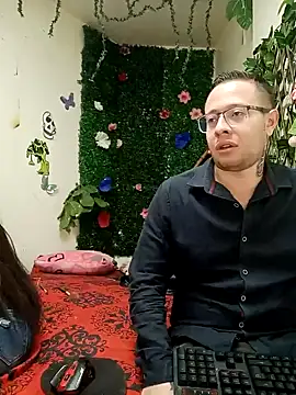 Snapshot of Ashanti_and__alejo chatting on 12-21-24, 12:06 Ashanti and alejo online show from 12-21-24, 12:06