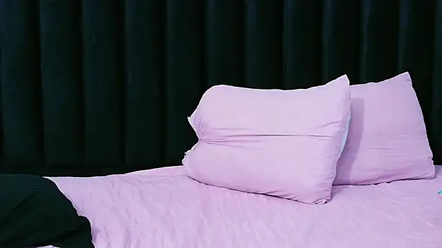 hornybarelylegalgirl online show from 04-09-26, 12:33