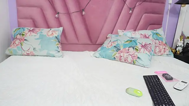 hornybarelylegalgirl online show from 06-27-26, 12:22