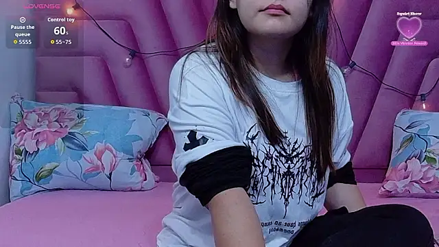 hornybarelylegalgirl online show from 02-26-26, 12:16