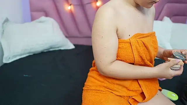 hornybarelylegalgirl online show from 06-26-26, 12:11