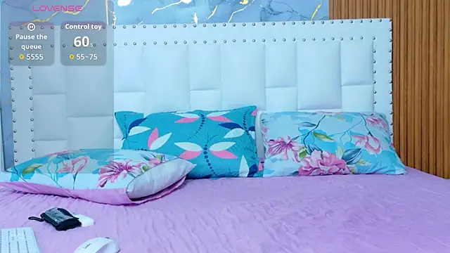 hornybarelylegalgirl online show from 04-13-26, 12:31