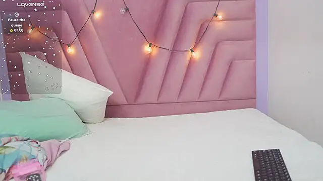 hornybarelylegalgirl online show from 06-19-26, 12:11