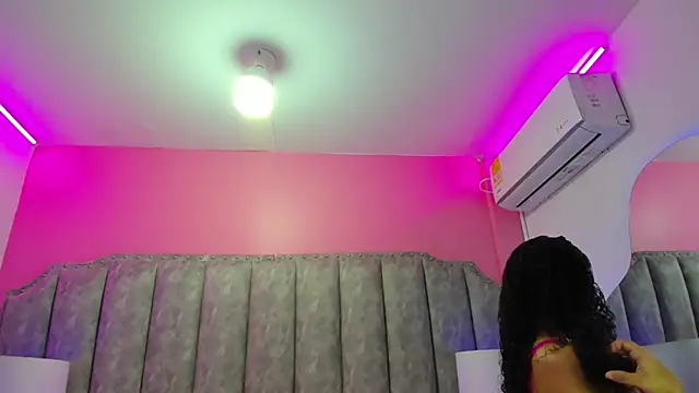 CoralHarmon online show from 02-05-25, 01:33