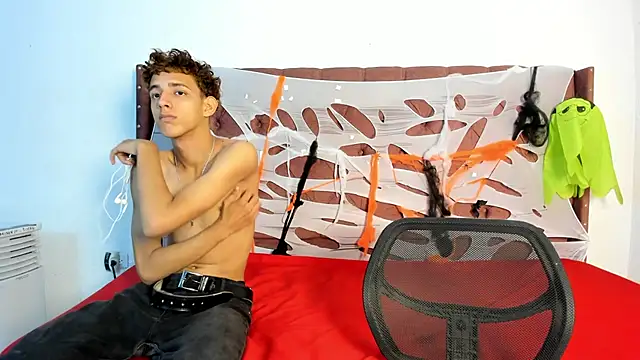 smiths couple online show from 10-23-25, 01:10