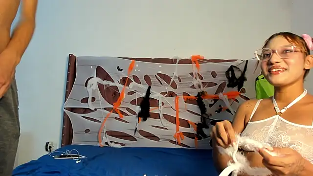 smiths couple online show from 10-18-25, 01:13