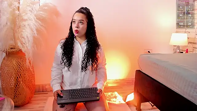 Julieta 333 online show from 11-20-25, 11:44