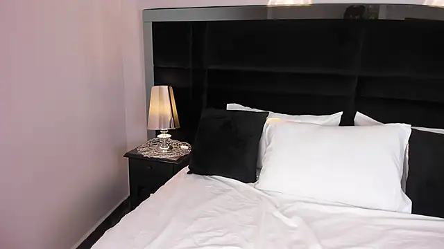 Snapshot of MelodyRey_ chatting on 09-30-25, 10:49 MelodyRey online show from 09-30-25, 10:49