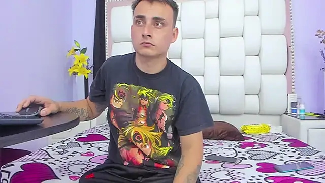 Salome Moonn online show from 10-28-25, 02:34