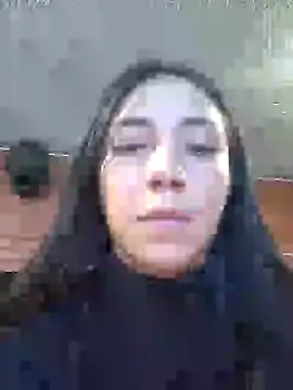 Snapshot of -Lola_Bunny chatting on 02-04-25, 12:29 -Lola Bunny online show from 02-04-25, 12:29