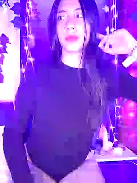 Snapshot of -Lola_Bunny chatting on 02-11-25, 04:44 -Lola Bunny online show from 02-11-25, 04:44