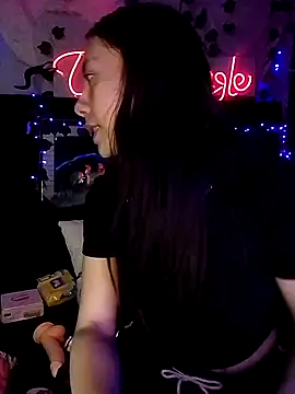 Snapshot of -Lola_Bunny chatting on 03-19-25, 10:20 -Lola Bunny online show from 03-19-25, 10:20