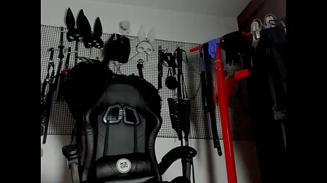 Snapshot of Evil_sammy chatting on 07-08-26, 12:13 Evil sammy online show from 07-08-26, 12:13