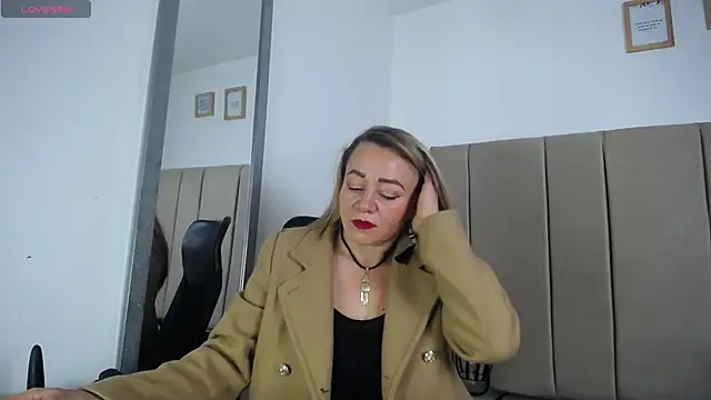 Lupiita223 online show from 03-21-25, 01:45