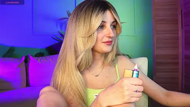 Snapshot of Katty_Lights chatting on 09-11-25, 03:56 Katty Lights online show from 09-11-25, 03:56