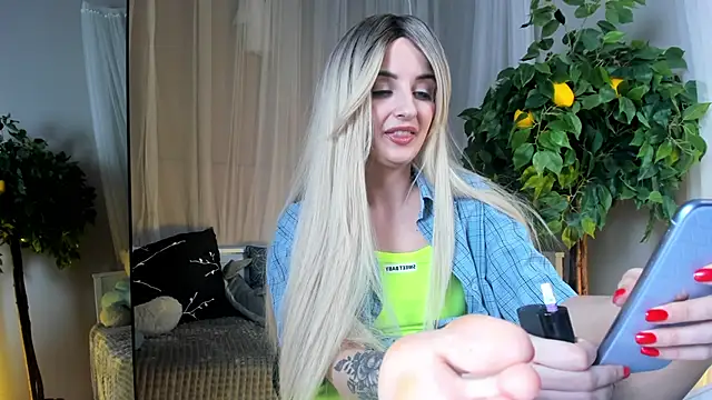 Snapshot of Katty_Lights chatting on 01-27-25, 05:37 Katty Lights online show from 01-27-25, 05:37