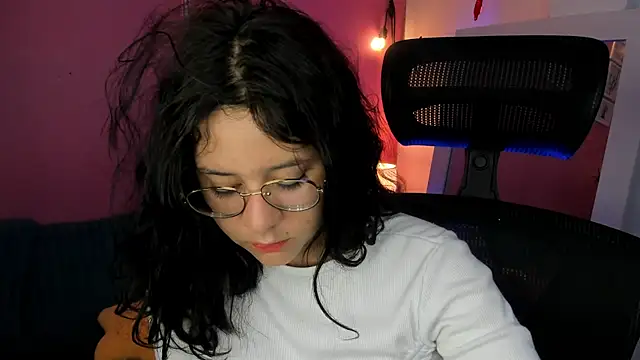 agnes 213 online show from 11-05-25, 01:36